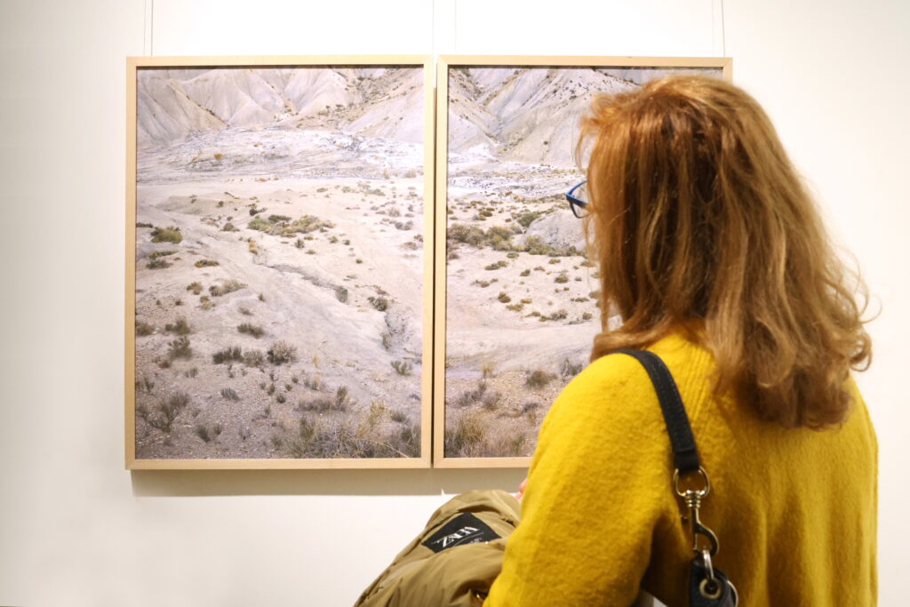 El fotografo Fernando Puche expone "La tierra baldia" en la Real Sociedad Fotografica de Madrid. Fotos Berta Delgado. YANMAG