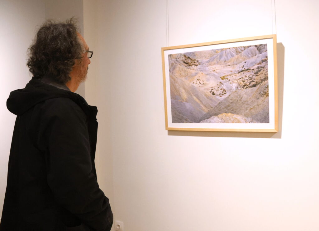 El fotografo Fernando Puche expone "La tierra baldia" en la Real Sociedad Fotografica de Madrid. Fotos Berta Delgado. YANMAG